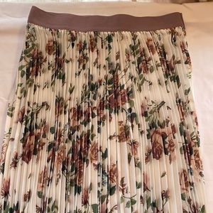 Pleated Midi Skirt Size L